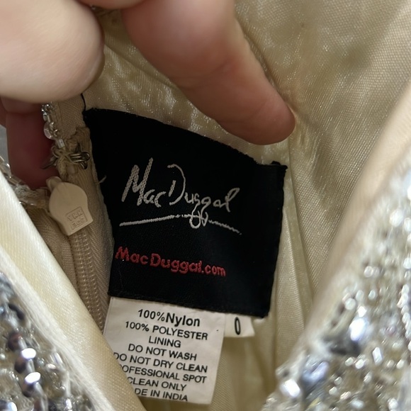 Mac Duggal 5394 NWOT Geometric Embellished Crystal Drop V-Neck Gown - Picture 10 of 10